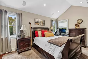 5 Schoolhouse Ct, Oyster Bay, NY 11771 - Photo 18