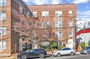 1 Ash Pl, Great Neck, NY 11021 - Photo 2