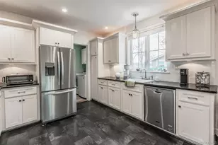 31 Jacobson Ave, Huntington, NY 11743 - Photo 8