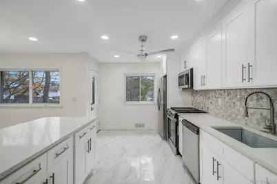 10 Elayne Court, Smithtown, NY 11787 - Photo 10