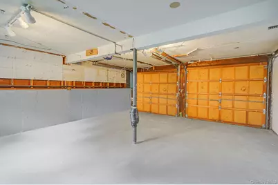 10 Elayne Court, Smithtown, NY 11787 - Photo 26