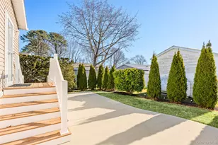 1661 Old Country Rd, Riverhead, NY 11901 - Photo 22