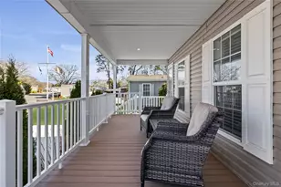 1661 Old Country Rd, Riverhead, NY 11901 - Photo 18