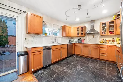 96 5th Avenue, Holtsville, NY 11742 - Photo 10