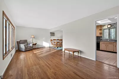 10 Fleetwood Avenue, Chestnut Ridge, NY 10977 - Photo 4