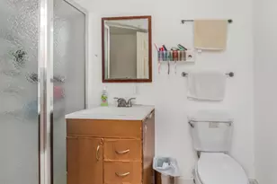 4190 E Tremont Ave, Bronx, NY 10465 - Photo 20