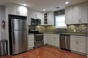 9 Bainbridge St, Roosevelt, NY 11575 - Photo 4