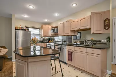 25 Elizabeth Street #2F, Farmingdale, NY 11735 - Photo 8