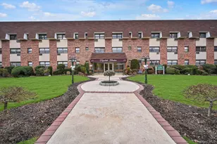 25 Elizabeth St, Farmingdale, NY 11735 - Photo 2