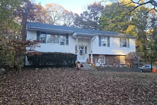 42 Noahs Path, Rocky Point, NY 11778 - Photo 2