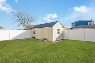 147 W Hampton Rd, Lindenhurst, NY 11757 - Photo 20