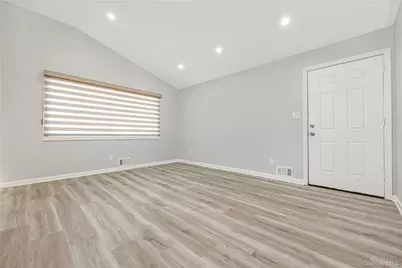 147 W Hampton Road, Lindenhurst, NY 11757 - Photo 10