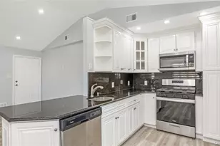 147 W Hampton Rd, Lindenhurst, NY 11757 - Photo 4