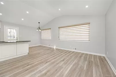 147 W Hampton Road, Lindenhurst, NY 11757 - Photo 8