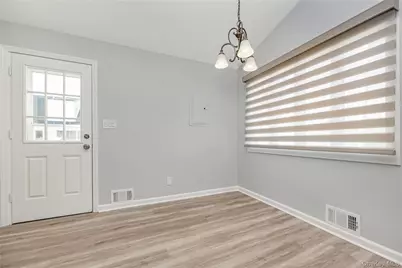 147 W Hampton Road, Lindenhurst, NY 11757 - Photo 6