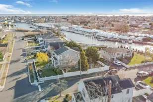 147 W Hampton Rd, Lindenhurst, NY 11757 - Photo 22