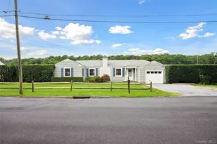 19 Bishop Ave, Westhampton, NY 11977 - Photo 24