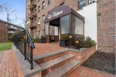 37 Brompton Road #3D, Great Neck, NY 11022 - Photo 4