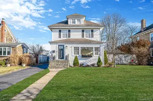 117 Jayne Ave, Patchogue, NY 11772 - Photo 2