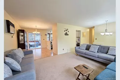 207 N Evergreen Drive, Selden, NY 11784 - Photo 4