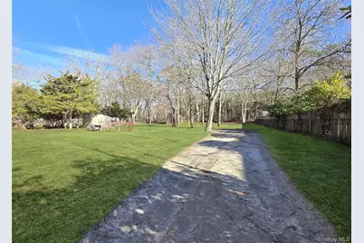 207 N Evergreen Drive, Selden, NY 11784 - Photo 16