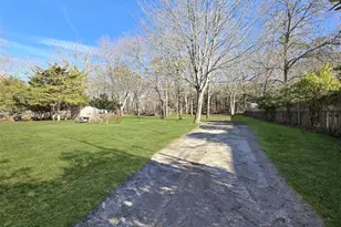 207 N Evergreen Dr, Selden, NY 11784 - Photo 16