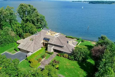 15 Gatsby Lane, Great Neck, NY 11024 - Photo 1