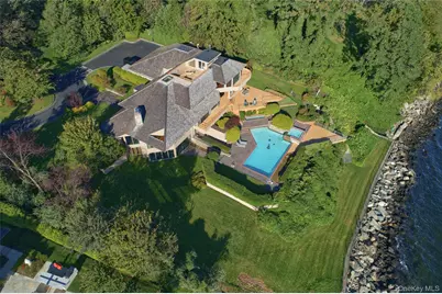 15 Gatsby Lane, Great Neck, NY 11024 - Photo 2