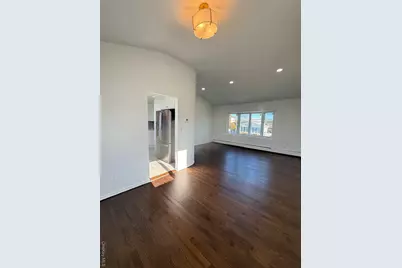 300 Branch Avenue, Freeport, NY 11520 - Photo 14