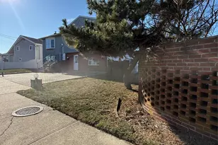 300 Branch Ave, Freeport, NY 11520 - Photo 2