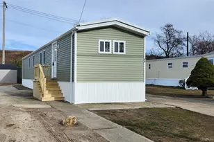 86 Lincoln Ave, Holbrook, NY 11741 - Photo 2