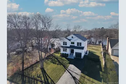 909 Ostrander Avenue, Riverhead, NY 11901 - Photo 2