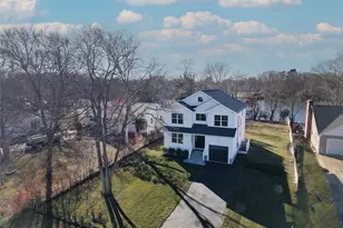 909 Ostrander Ave, Riverhead, NY 11901 - Photo 2