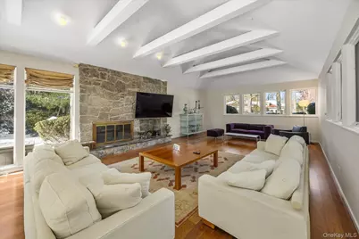 20 Henhawk Road, Great Neck, NY 11024 - Photo 4