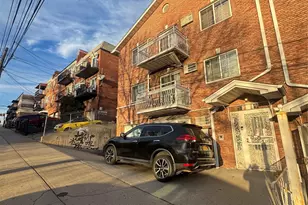 87-13 164th St, Jamaica, NY 11432 - Photo 2