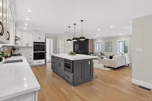369 Vanderbilt Pkwy, Dix Hills, NY 11746 - Photo 10