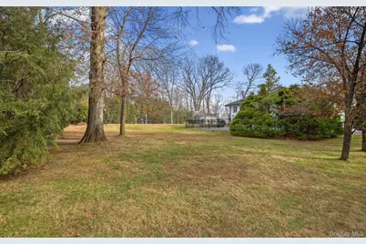 369 Vanderbilt Parkway, Dix Hills, NY 11746 - Photo 44