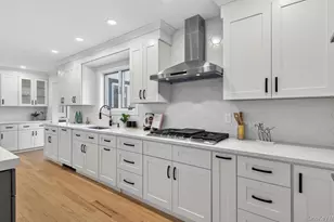 369 Vanderbilt Pkwy, Dix Hills, NY 11746 - Photo 12