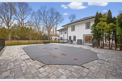 369 Vanderbilt Parkway, Dix Hills, NY 11746 - Photo 40