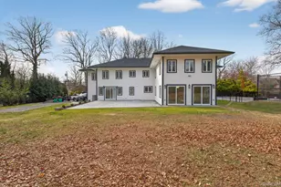 369 Vanderbilt Pkwy, Dix Hills, NY 11746 - Photo 42