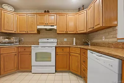 100 Daly Boulevard #2103, Oceanside, NY 11572 - Photo 16