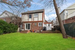 82-06 166th St, Jamaica, NY 11432 - Photo 2