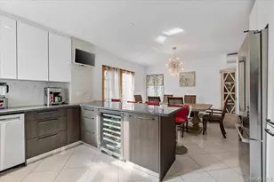 82-06 166th St, Jamaica, NY 11432 - Photo 8