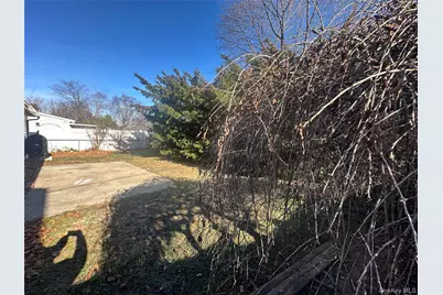 11 Belfry Lane, Hicksville, NY 11801 - Photo 8