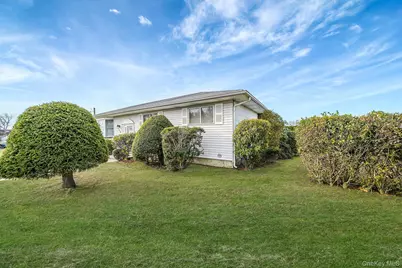 126 W 3rd Street, Deer Park, NY 11729 - Photo 2