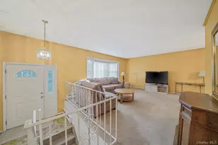 126 W 3rd St, Deer Park, NY 11729 - Photo 12