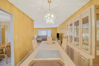 126 W 3rd Street, Deer Park, NY 11729 - Photo 18