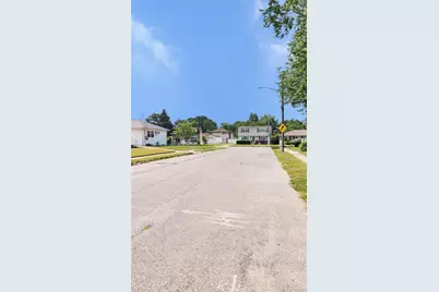 1090 Pinebrook, West Hempstead, NY 11552 - Photo 4