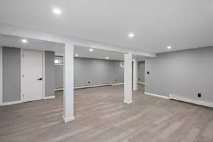 41 Embargo Pl, North Babylon, NY 11703 - Photo 18