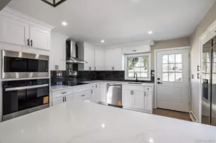 41 Embargo Pl, North Babylon, NY 11703 - Photo 8